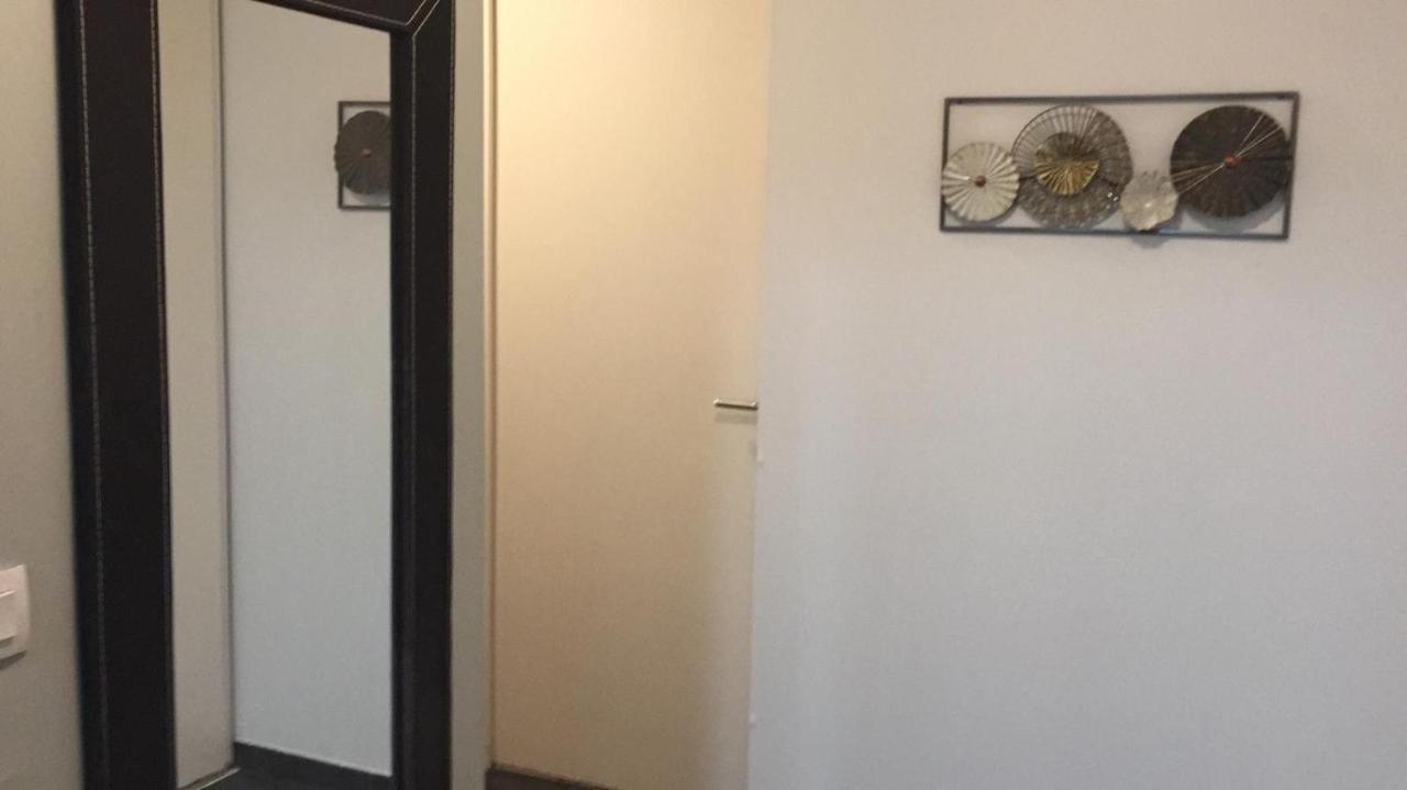 Appartement De Charme Avec Terrasse, Pres De Paris 芒特拉若利 外观 照片