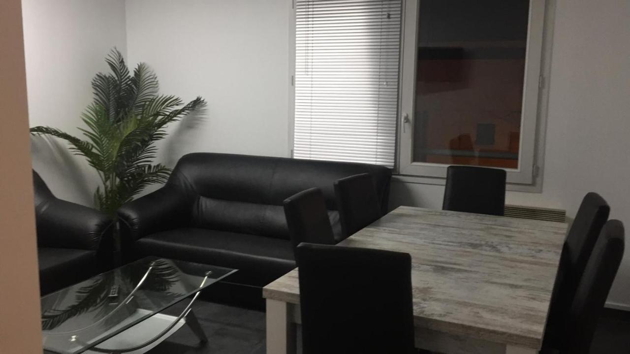 Appartement De Charme Avec Terrasse, Pres De Paris 芒特拉若利 外观 照片